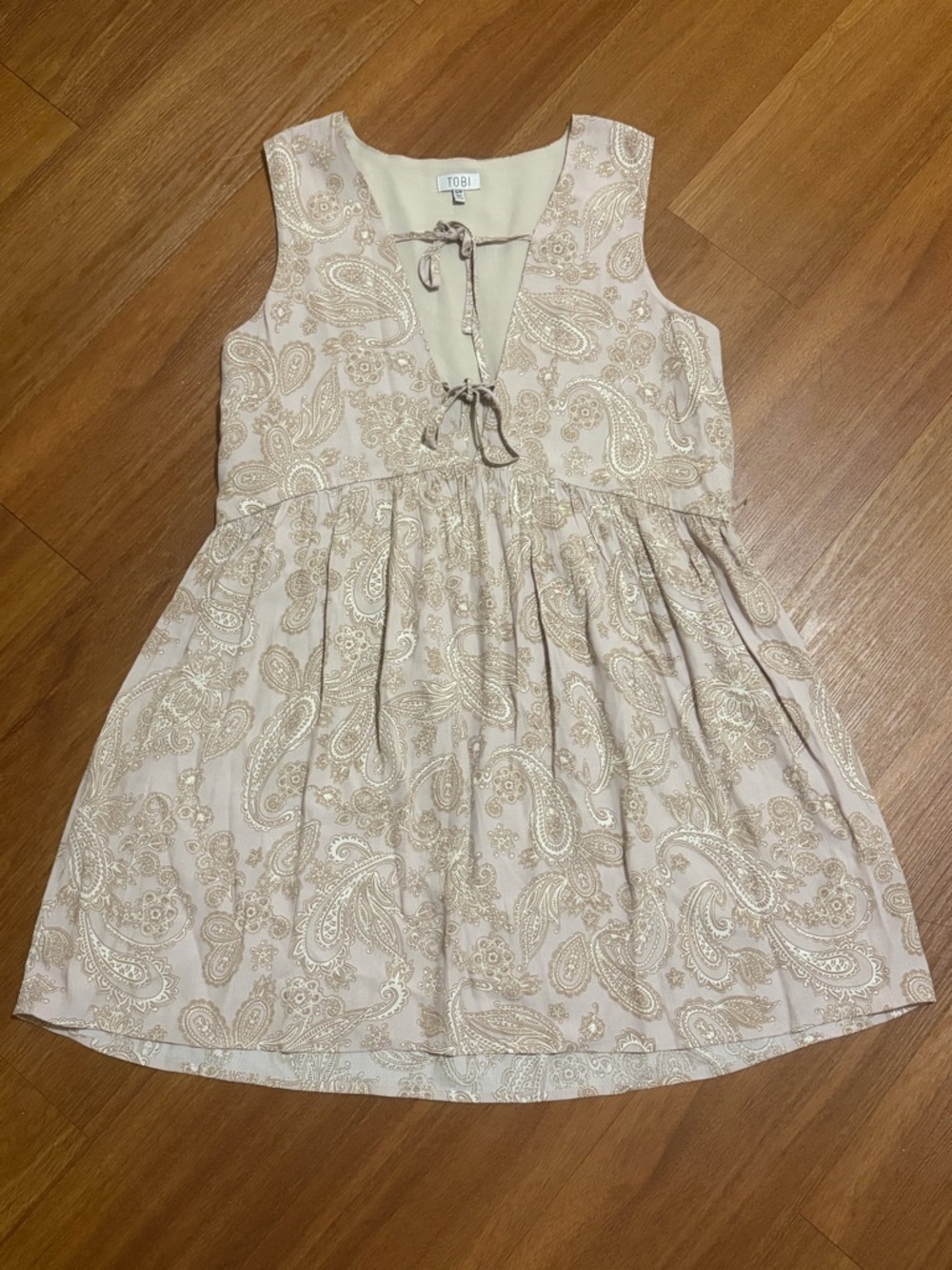 Tobi Women’s Beige Paisley Sleeveless Deep V Neck Tie Front Dress EUC Size Small